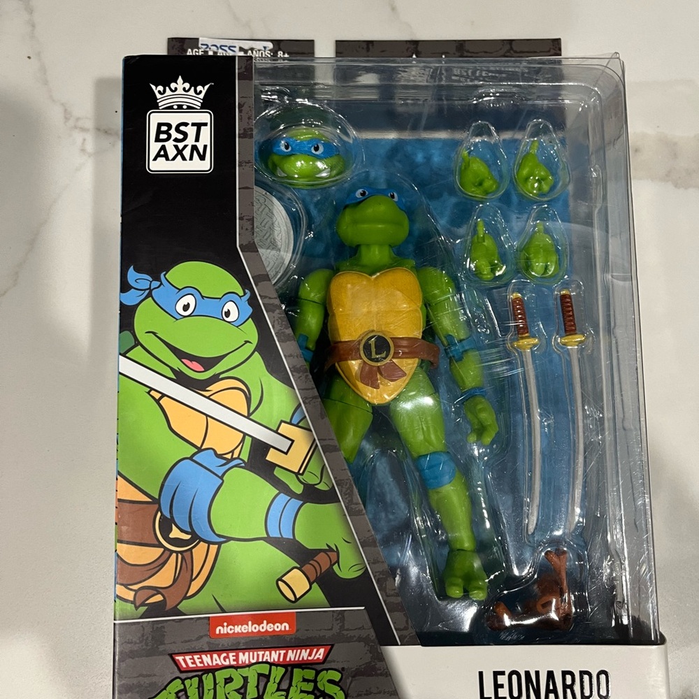 Teenage Mutant Ninja Turtles Leonardo Action Figure - Green and Blue